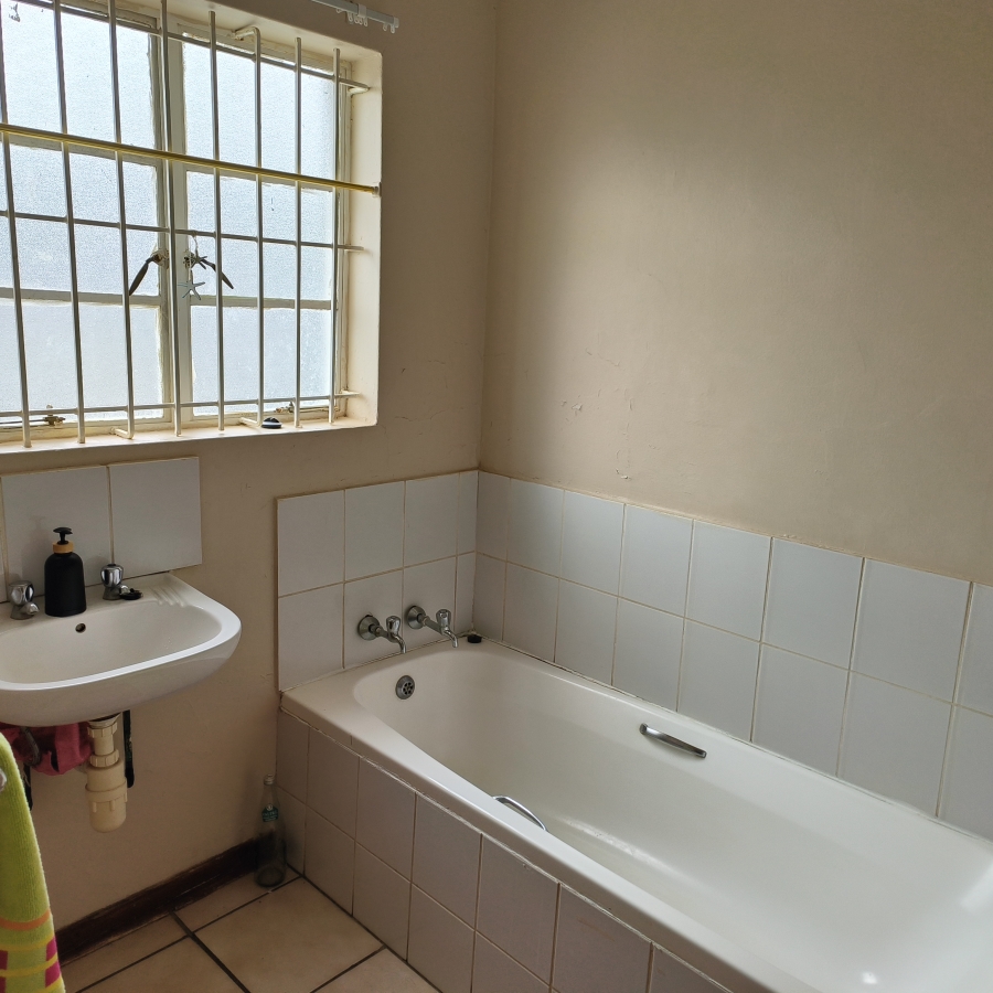 2 Bedroom Property for Sale in Kannoniers Park North West